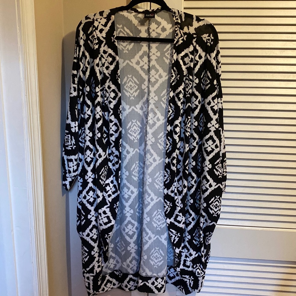 Black and white Aztec kimono